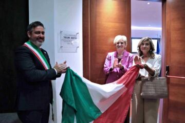 Leggi: «Albinea intitola la sala consiliare a…»