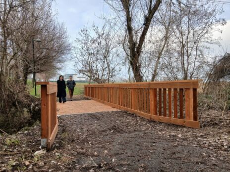 Leggi: &laquo;Nuovo ponte in legno e acciaio&hellip;&raquo;