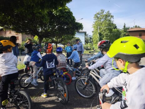 Leggi: &laquo;Bimbi delle sezioni 5 anni sperimentano&hellip;&raquo;